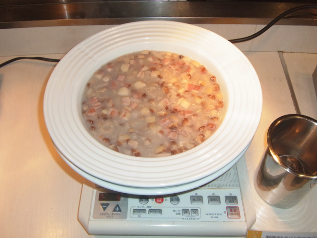 洞爺湖産トラ豆と留寿都産豚肉の煮込み